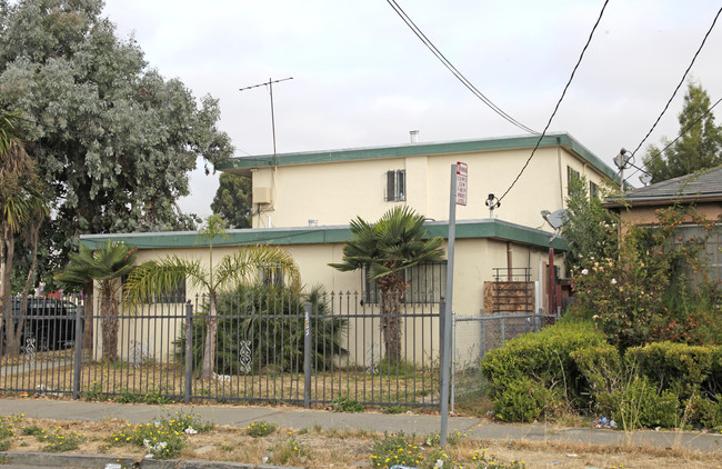 1003 85th Ave in Oakland, CA - Foto de edificio - Building Photo