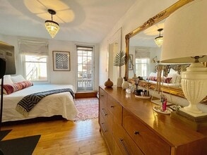 10 Derne St, Unit 3 in Boston, MA - Foto de edificio - Building Photo