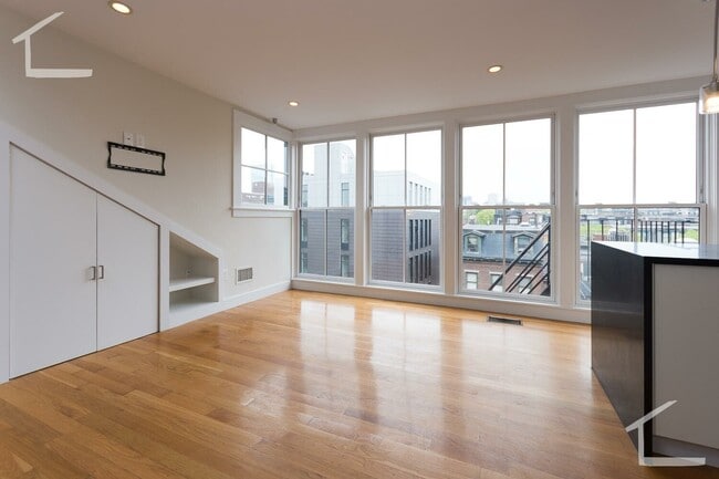656 Massachusetts Ave, Unit 6 in Boston, MA - Foto de edificio - Building Photo