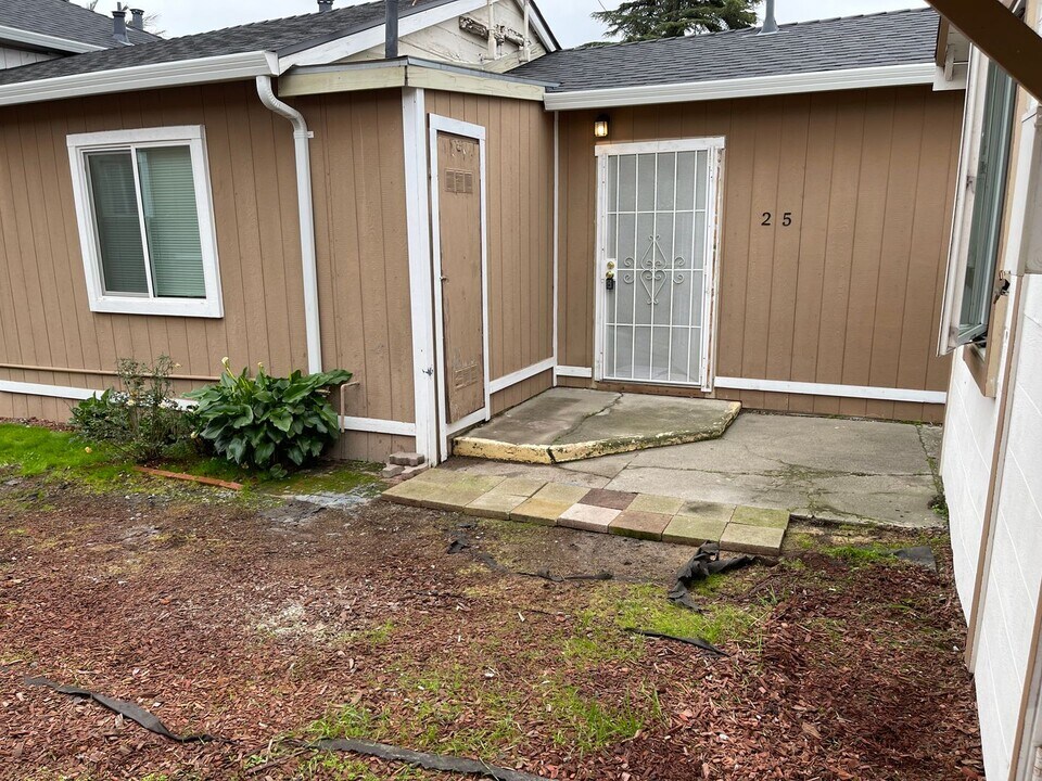 25 Washington St in Bay Point, CA - Building Photo