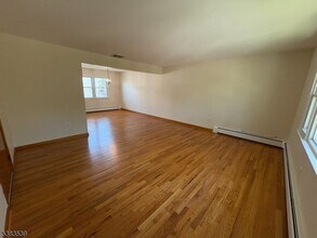 51 Pasadena Pl in Hawthorne, NJ - Building Photo - Building Photo