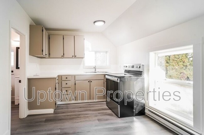 135 NE Jackson St in Hillsboro, OR - Building Photo - Building Photo