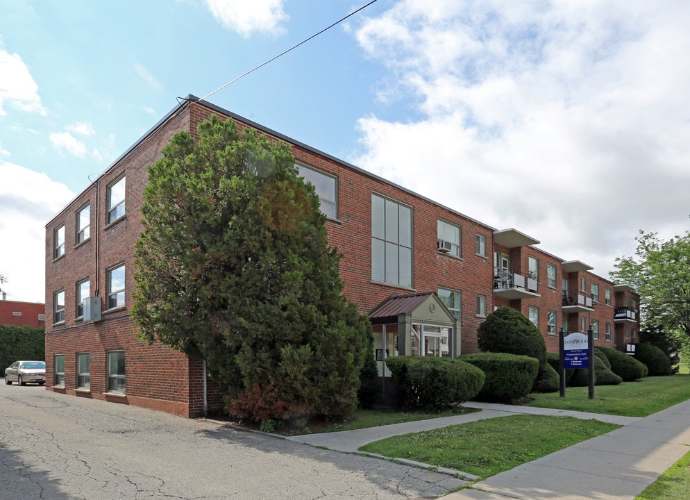 Longwood Apartments in Hamilton, ON - Building Photo