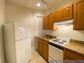 136 Hemenway St in Boston, MA - Building Photo