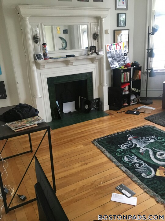 1426 Commonwealth Ave in Boston, MA - Building Photo
