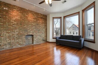 2114 N California Ave in Chicago, IL - Building Photo - Building Photo