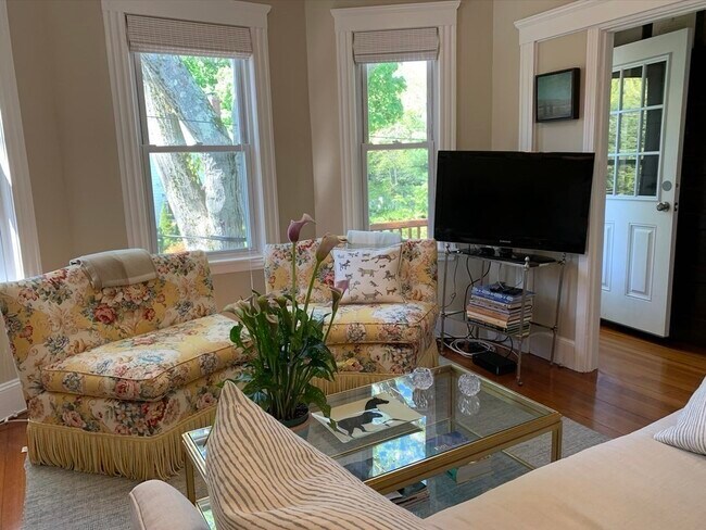 217 Reservoir Rd in Brookline, MA - Building Photo - Building Photo