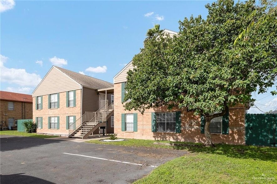1006 W Kelly Ave, Unit G in Pharr, TX - Building Photo