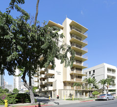 Hawaiian Crown Apartment Hotel in Honolulu, HI - Building Photo - Building Photo