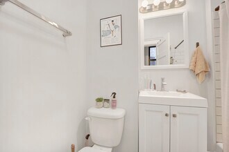 1008 W Dakin St, Unit 2 in Chicago, IL - Building Photo - Building Photo