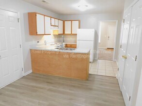 3211 North O.Henry Boulevard in Greensboro, NC - Foto de edificio - Building Photo