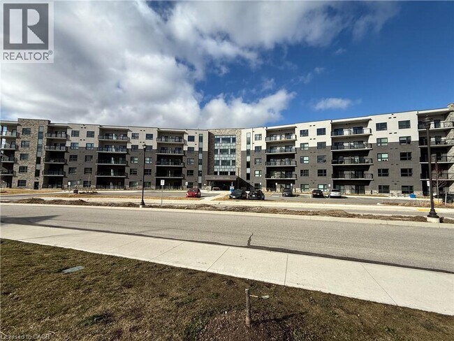 1100 Lackner Pl in Kitchener, ON - Building Photo - Building Photo