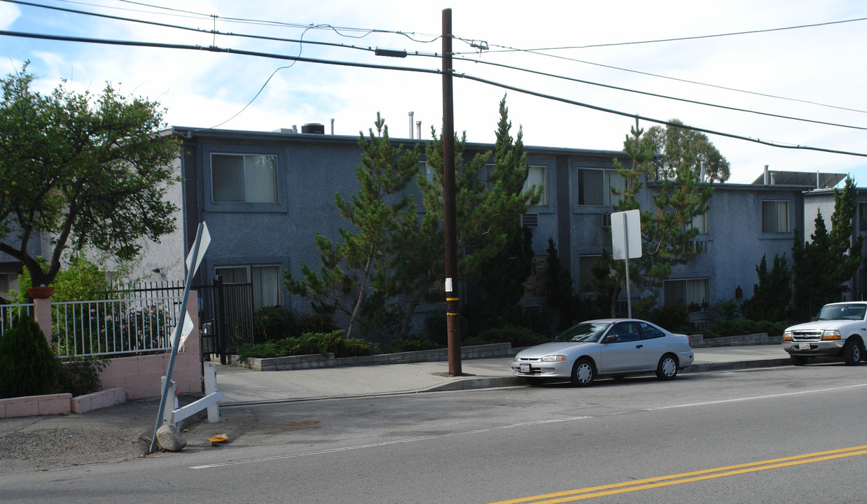 Tujunga-10075 in Tujunga, CA - Foto de edificio