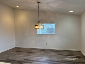 15310 Main St E, Unit 1 in Sumner, WA - Foto de edificio - Building Photo