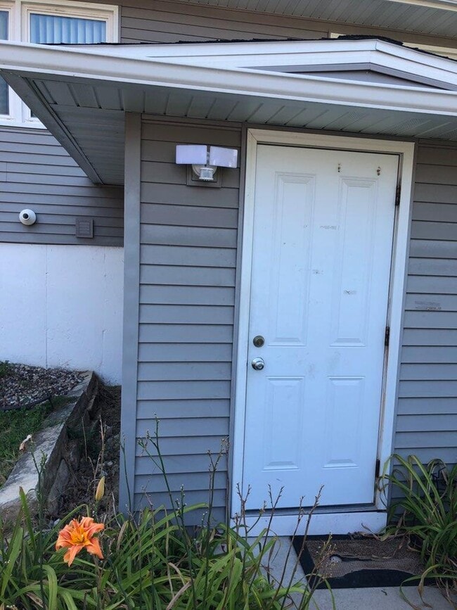 1621 10th St NW in Cedar Rapids, IA - Building Photo - Building Photo