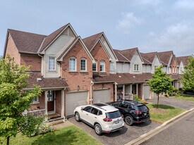 5940 Glen Erin Dr in Mississauga, ON - Building Photo