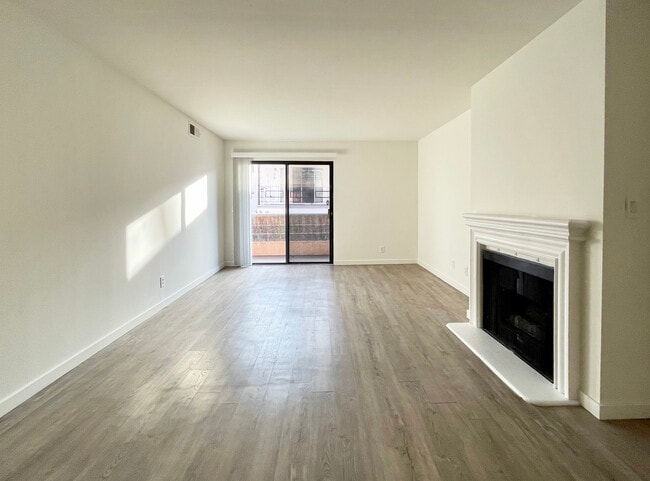 4627 Finley Ave, Unit 305