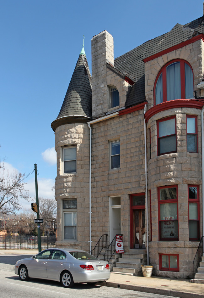 2339 N Calvert St in Baltimore, MD - Foto de edificio - Building Photo