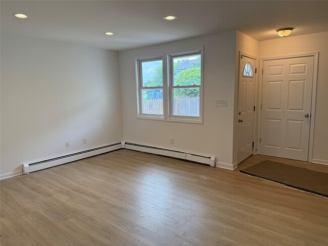 724 Silver Lake-Scotchtown Rd in Wallkill, NY - Building Photo - Building Photo