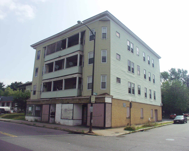 584 W Boylston St in Worcester, MA - Building Photo - Building Photo