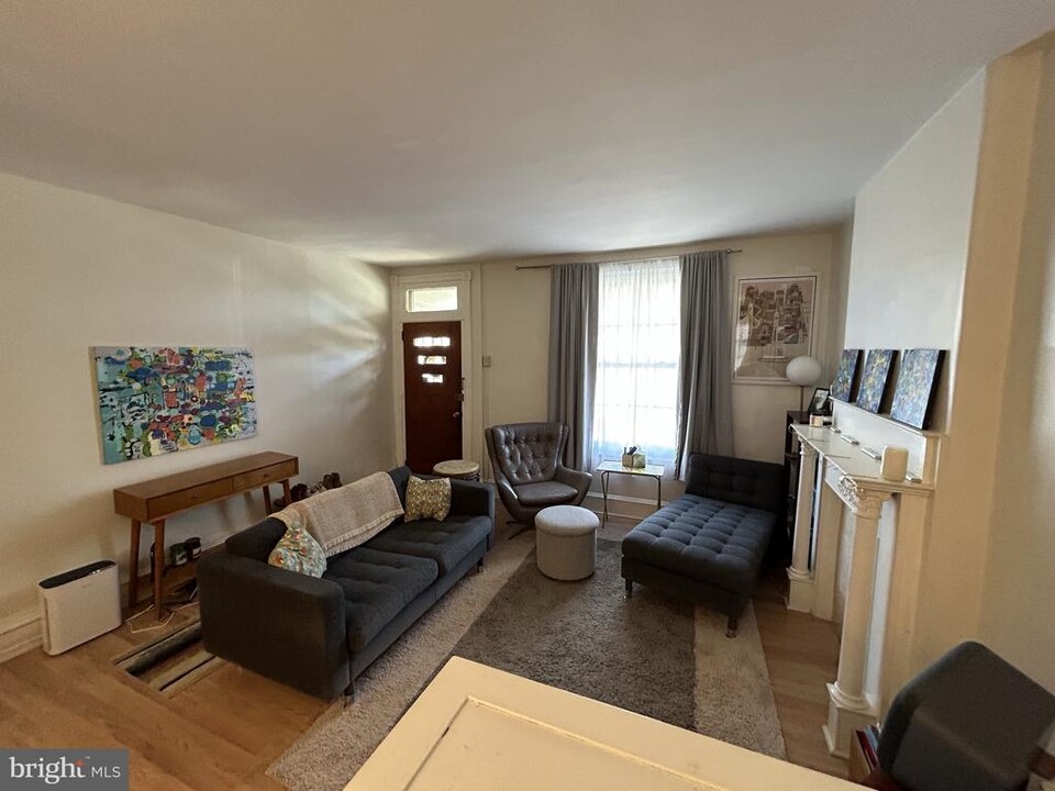 158 Lauriston St in Philadelphia, PA - Building Photo