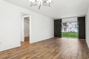 4606 W Gray St, Unit #105 in Tampa, FL - Building Photo