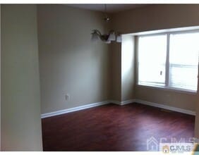 26 James Buchanan Dr in Monroe Township, NJ - Foto de edificio - Building Photo