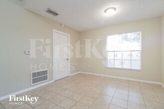 7439 Little Pond Ct in Orlando, FL - Building Photo - Building Photo