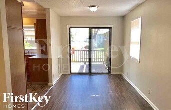 8101 Willow Way in Raytown, MO - Building Photo - Building Photo