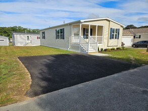 2 Pebble Dr in Ledyard, CT - Building Photo - Building Photo