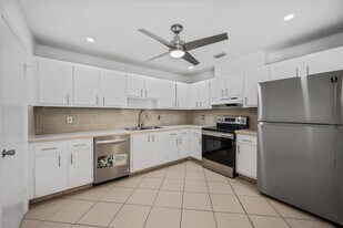 8007 Ambach Way in Hypoluxo, FL - Building Photo