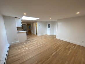 85 Charles St, Unit 4 in Boston, MA - Foto de edificio - Building Photo