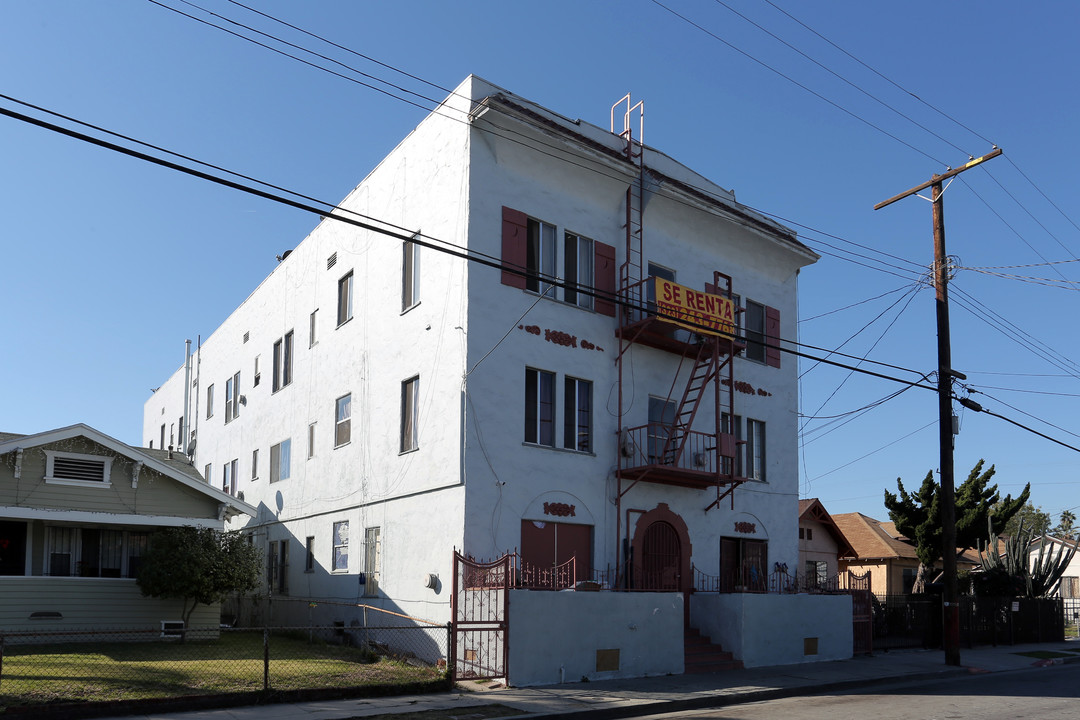 2222 Inez St in Los Angeles, CA - Foto de edificio