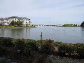 206 Mendocino Way, Unit 206 in Redwood City, CA - Building Photo