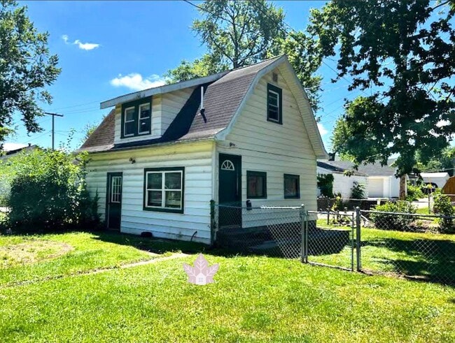 property at 1211 W Spencer Ave