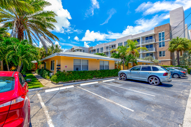 925 NE 17th Ave in Fort Lauderdale, FL - Building Photo - Primary Photo