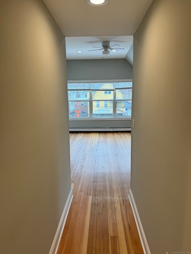 217 Park Rd in West Hartford, CT - Building Photo - Building Photo