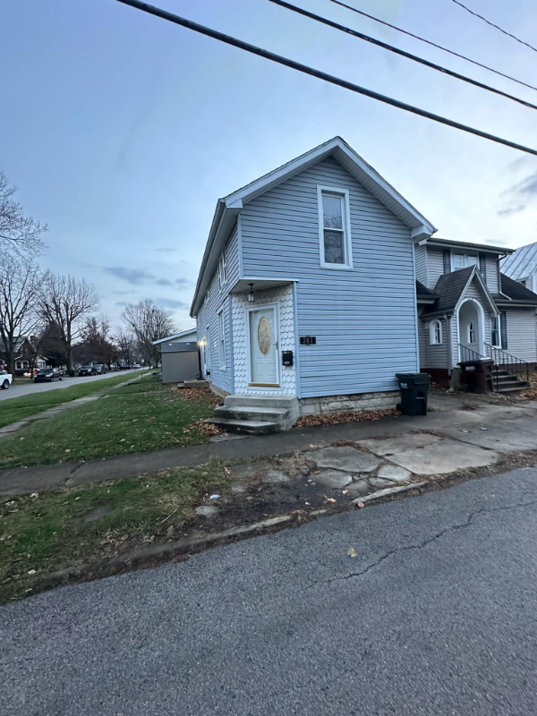 301 W Jackson St in Fostoria, OH - Building Photo - Building Photo