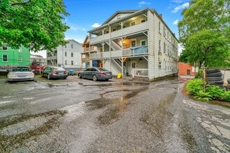 915 S Main St in Waterbury, CT - Building Photo - Building Photo