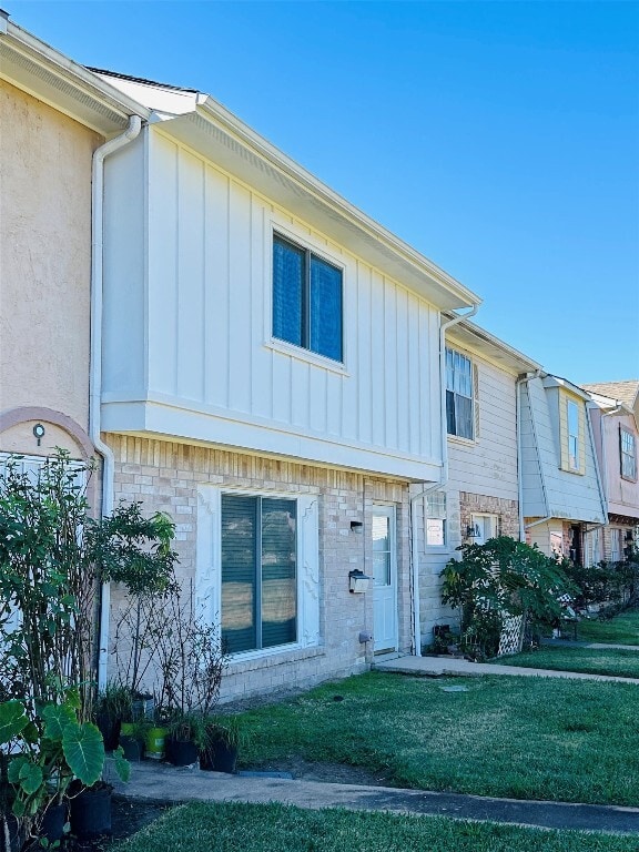 property at 8462 Leawood Blvd