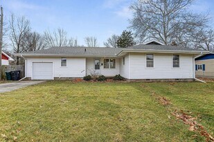 3 Matteson Dr in Villa Grove, IL - Building Photo