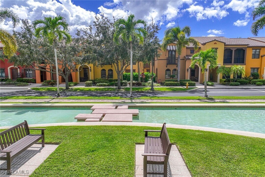 9076 Rialto St in Naples, FL - Building Photo
