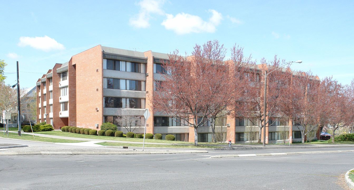 Coventry Court in Spokane, WA - Foto de edificio