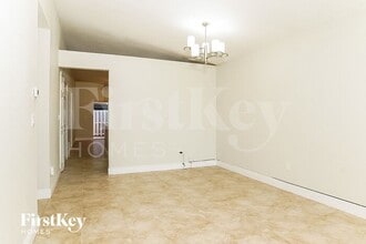 8927 NW 114th St in Hialeah Gardens, FL - Building Photo - Building Photo