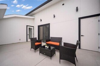 1512 Seegar St in Dallas, TX - Foto de edificio - Building Photo