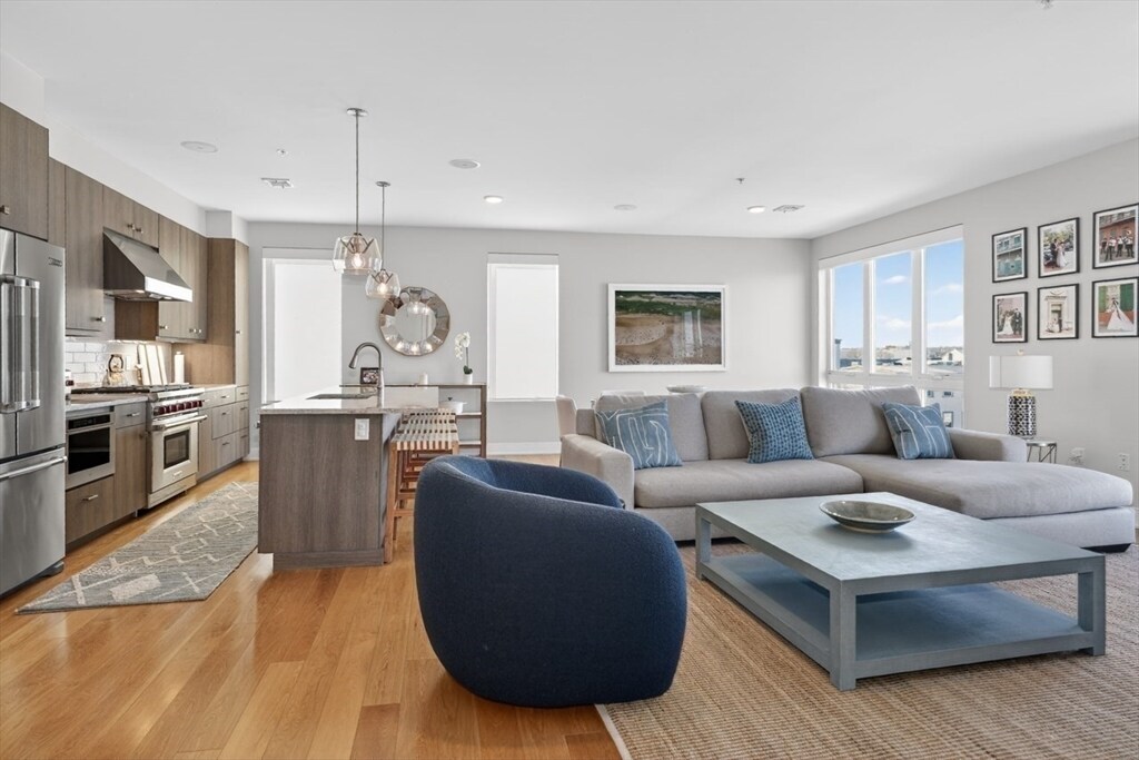 530 Dorchester Ave in Boston, MA - Building Photo