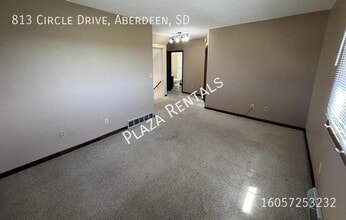 833 S Merton St in Aberdeen, SD - Building Photo - Building Photo