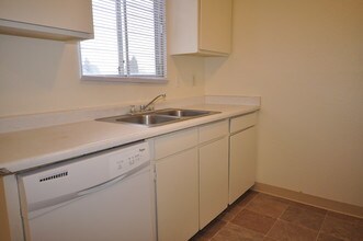 1723 S Juniper St-Unit -12 in Nampa, ID - Building Photo - Building Photo