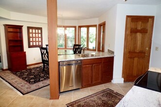 1932 Sunburst Ter, Unit Apartment in West Linn, OR - Building Photo - Building Photo