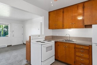 192-Western Village Apartments in Salem, OR - Building Photo - Interior Photo
